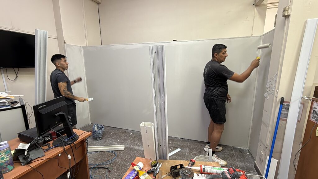 terminaciones y pintura en division interior en empresa, construccion en seco